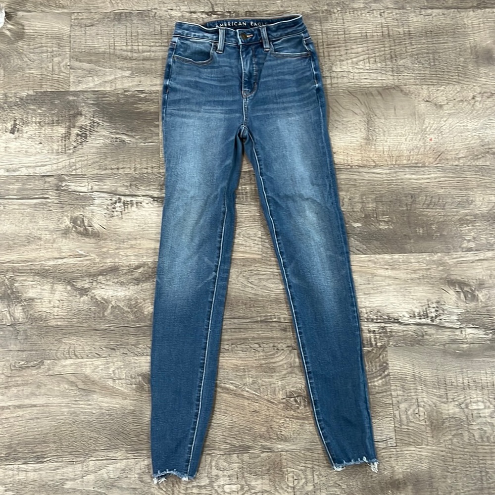 American Eagle Medium Wash Chewed Hem Super Hi Rise Jegging Size 00 Long
